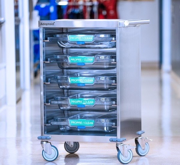 Meilleur chariot de transport de sondes en acier inoxydable comprenant cinq bacs pour instruments avec couvercles transparents