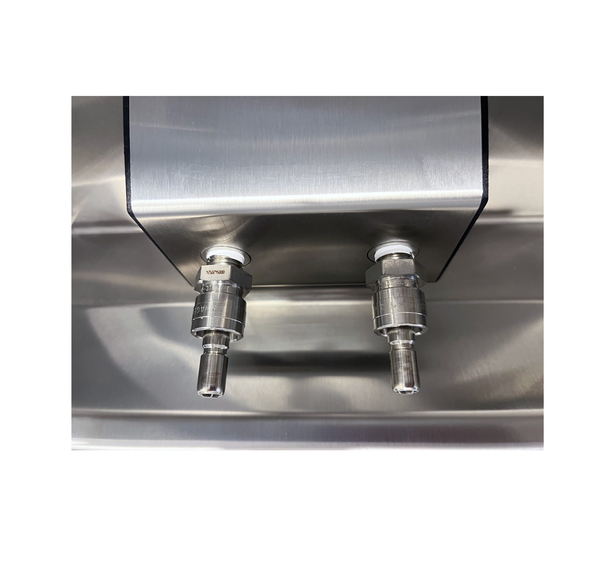 Removable and easily cleanable wastewater drainage compartment of the Dialysis Wall Box Station